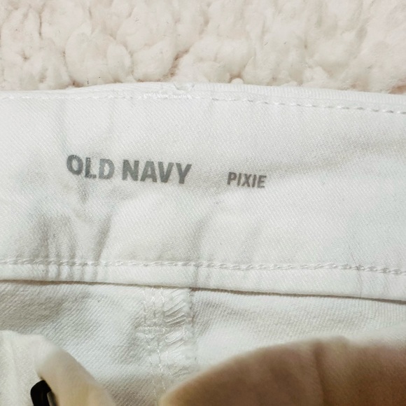 OLD NAVY High-Waisted White Pixie Skinny Ankle Pants - Picture 3 of 6